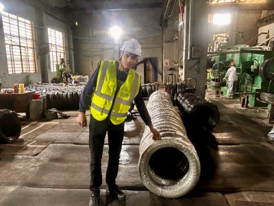 Els clients marroquins duen a terme una-inspecció al lloc d'Aotian Steel, tes...